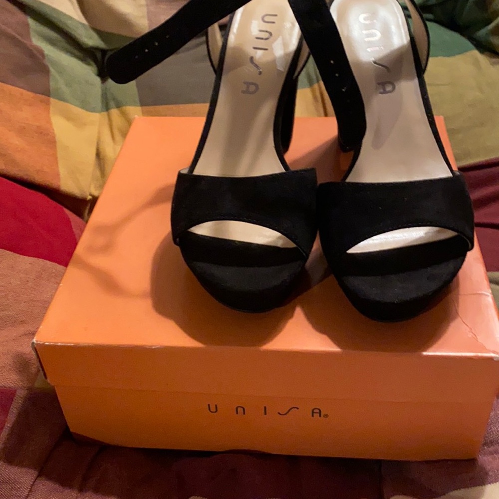Néw black suede heels